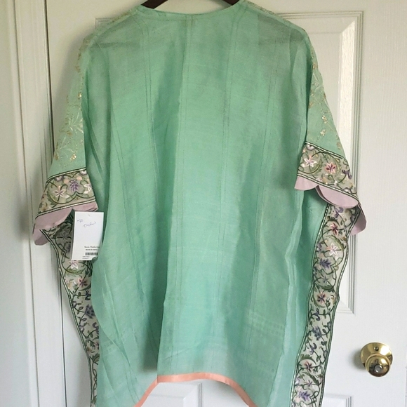 Sania Maskatiya designer blouse with slip - Picture 5 of 5